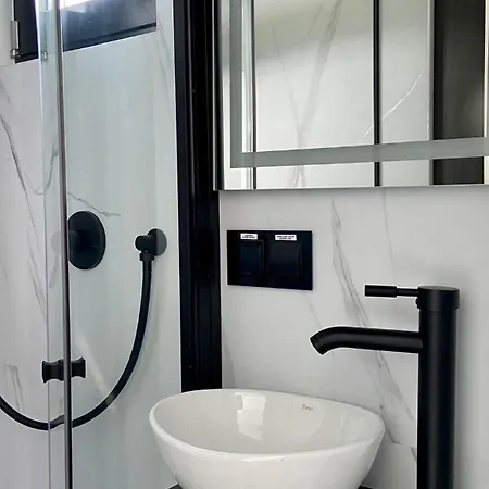 아파트호텔 Na Wodzie Houseboat
