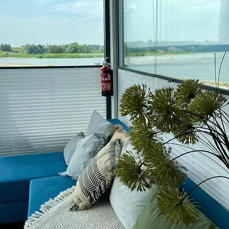 Aparthotel Na Wodzie Houseboat Frombork