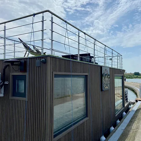 Na Wodzie Houseboat Aparthotel